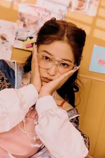 女人戴眼镜影响颜值吗,女人戴眼镜给人一种什么感觉