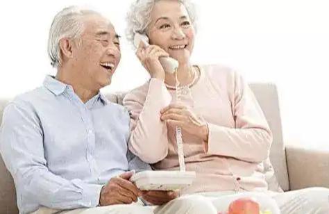 不主动联系父母的孩子代表什么，父母不主动联系子女正常吗