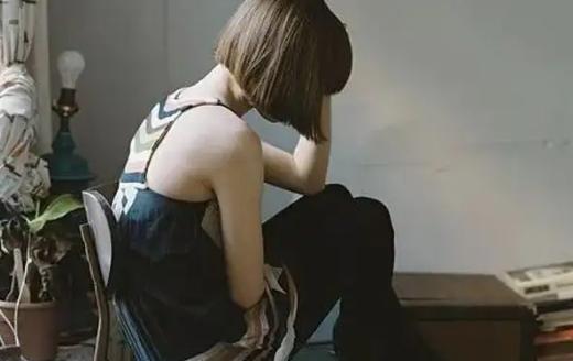 当女人有这些表现再挽留也无用，女人放弃了不爱了的表现