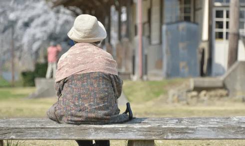 女人晚年独处的好处，三种女人不宜找老伴