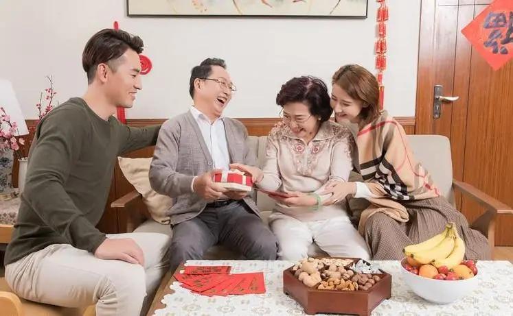 男方不愿意见女生父母代表什么，女性带男性见父母意味什么