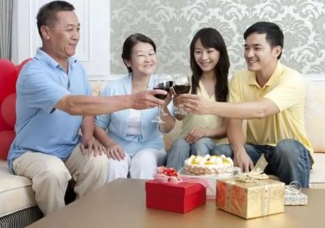 男方不愿意见女生父母代表什么，女性带男性见父母意味什么