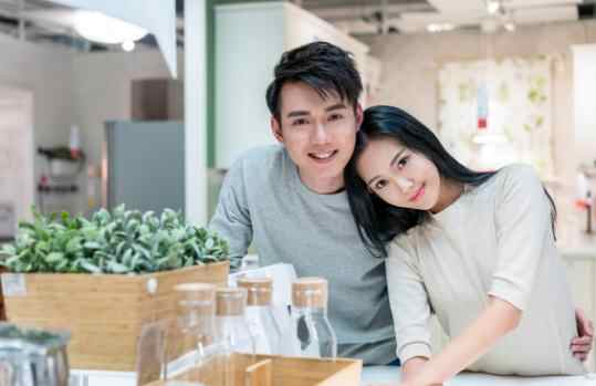 交谈时男人身体语言代表什么,男人的身体语言说明一切