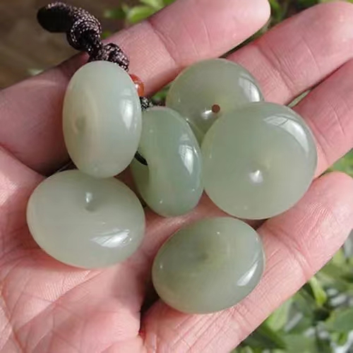 湿气太重戴什么手串，手汗多适合戴什么手串