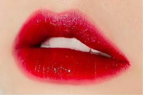 咬唇妆显年轻吗，哪些口红颜色适合咬唇妆