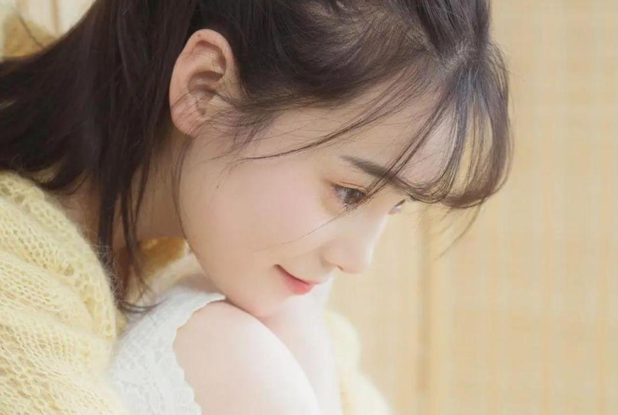 男人吻女人摸了女人的脸代表什么