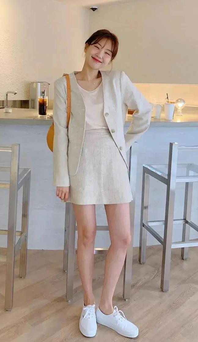 女性正面站立图片集