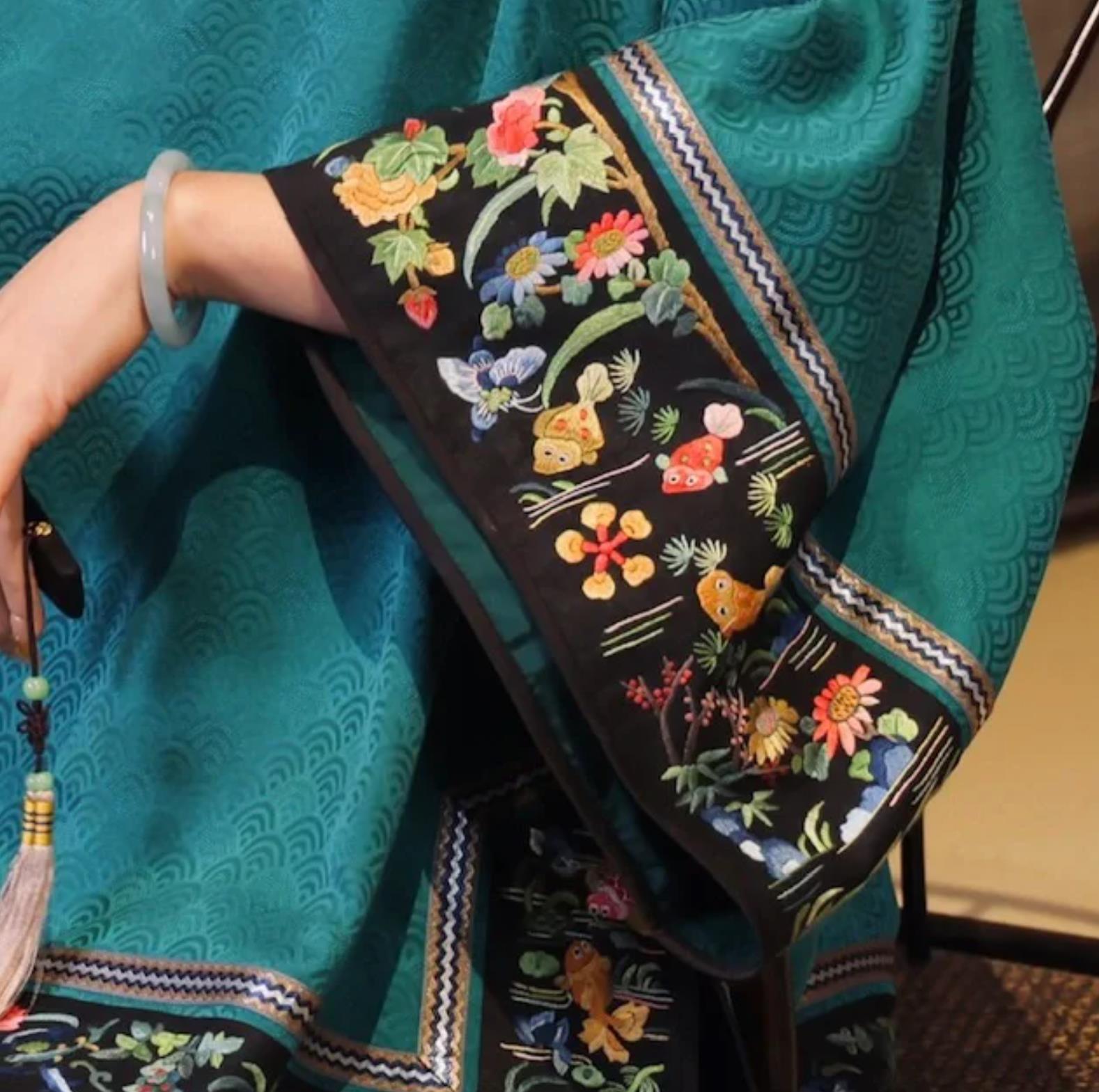 古代衣服袖子怎么放东西