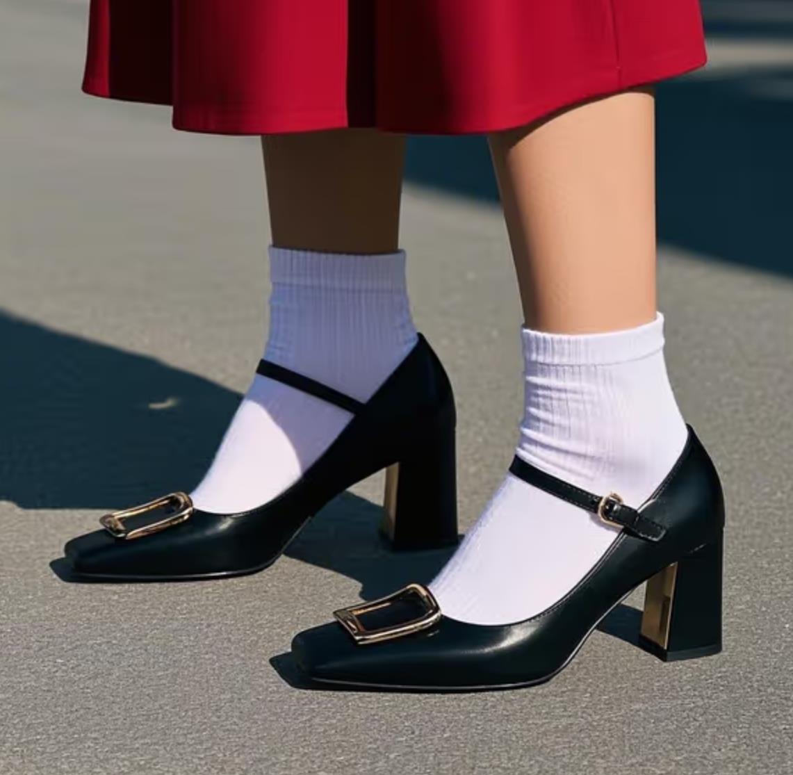 女孩子穿高跟鞋为什么不喜欢穿袜子