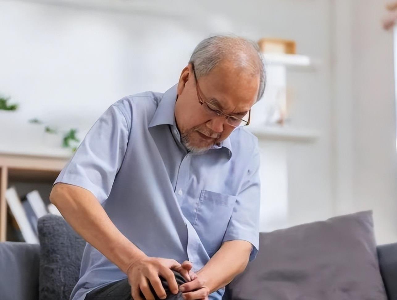 70岁老年人走路抬不起腿预示着什么