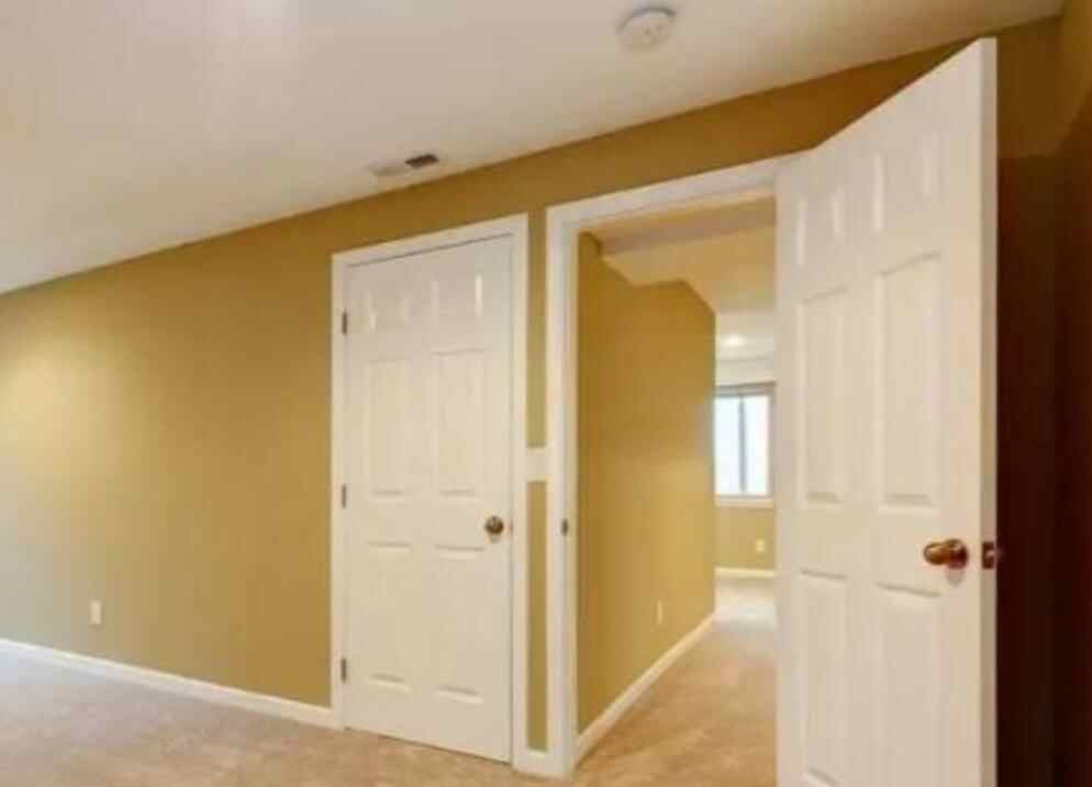 晚上睡觉卧室门开着好还是关着好