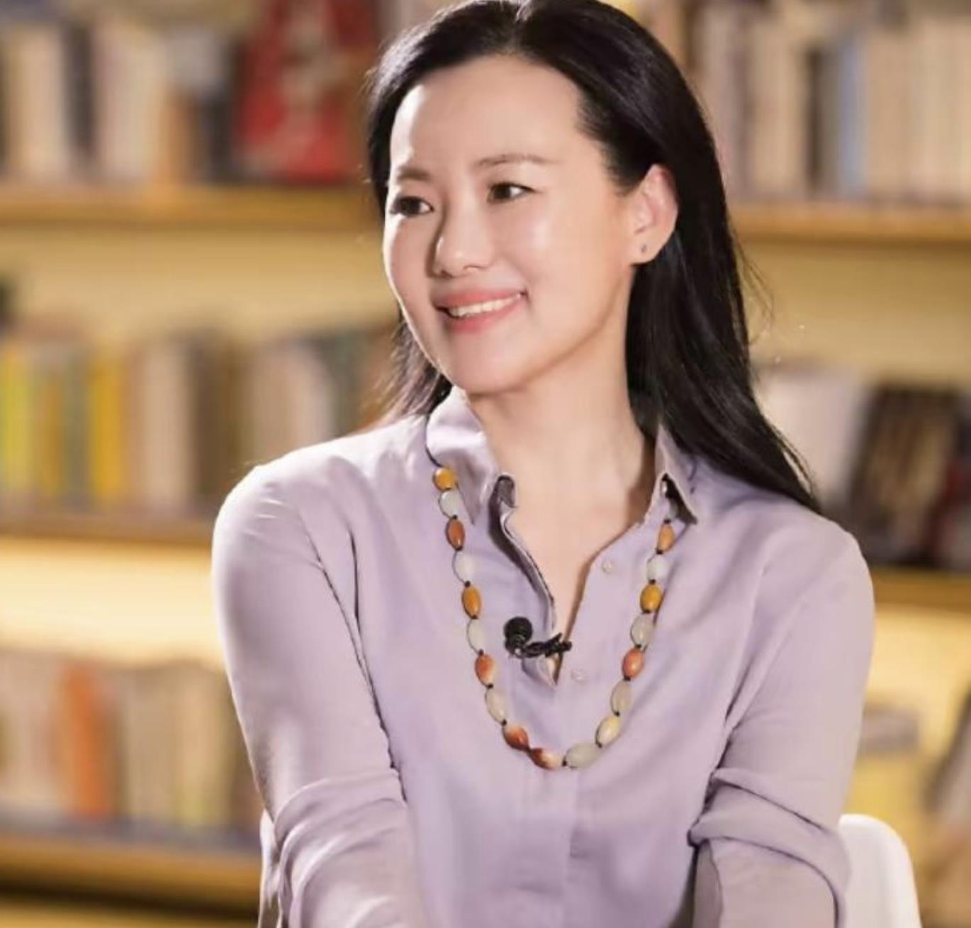 夸中年女人漂亮优雅句子有哪些