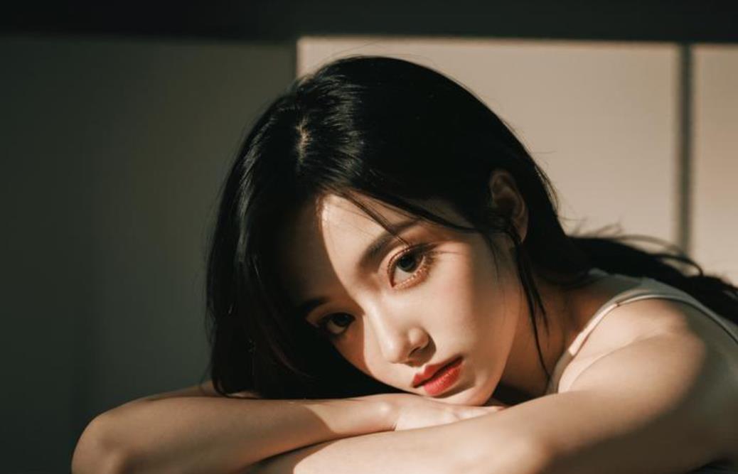 一个女人身上充满“廉价感”会有什么表现