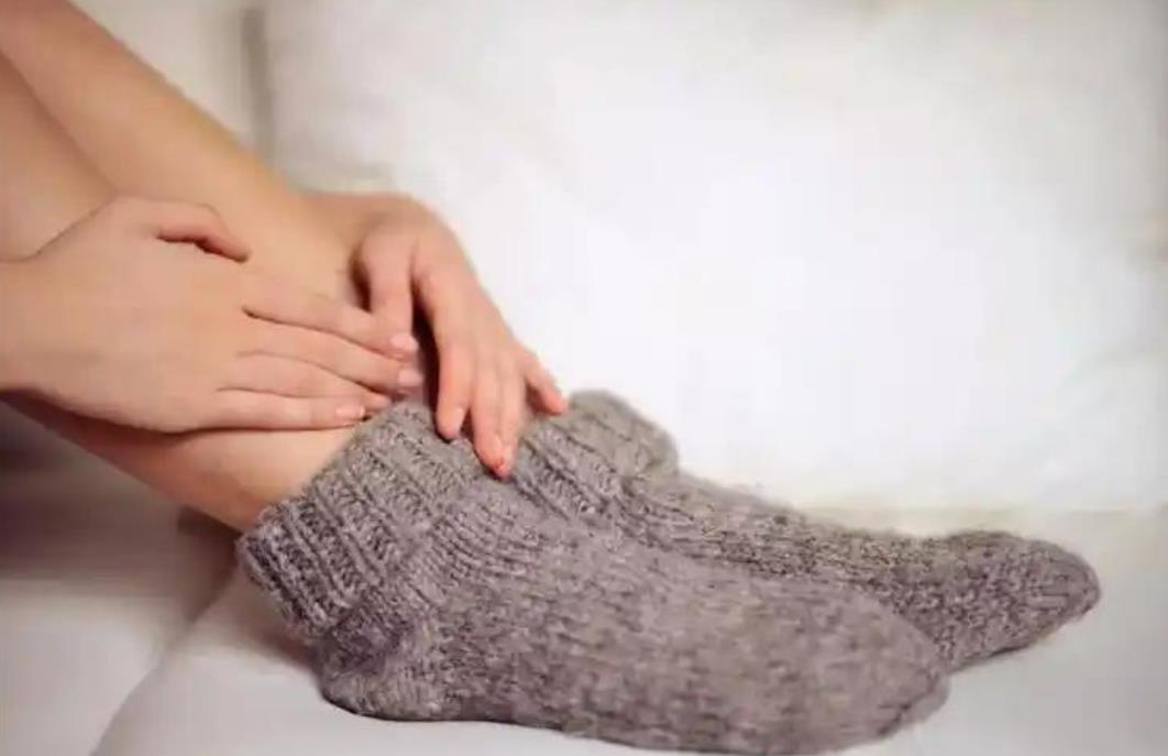 穿袜子睡觉的六大好处