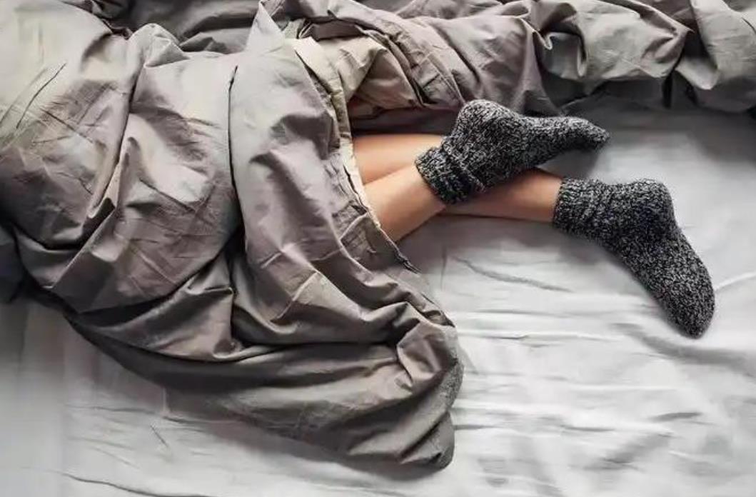 穿袜子睡觉的六大好处