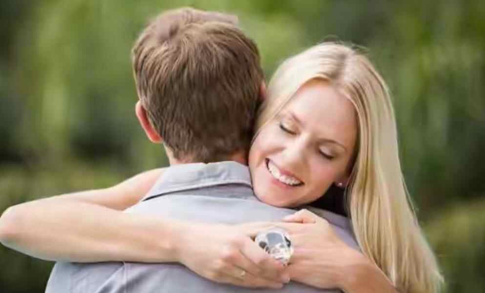 女人爱你的三种表现